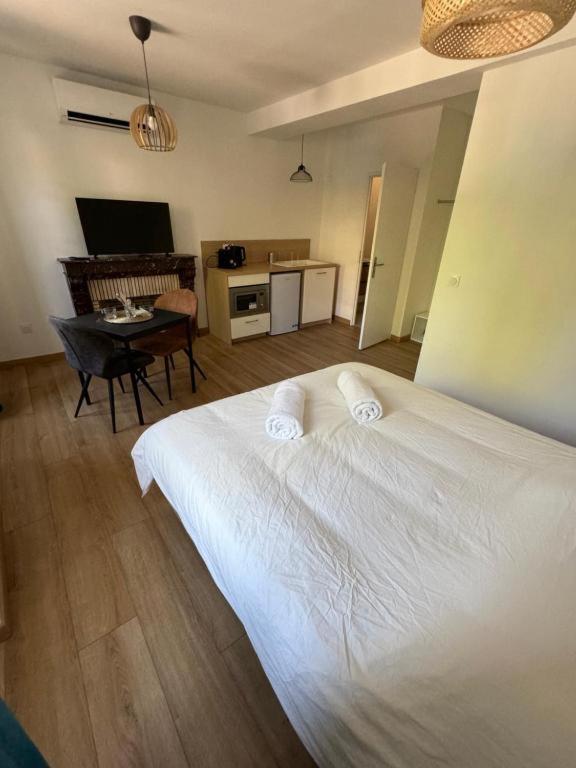 Comme A La Maison Крест Экстерьер фото